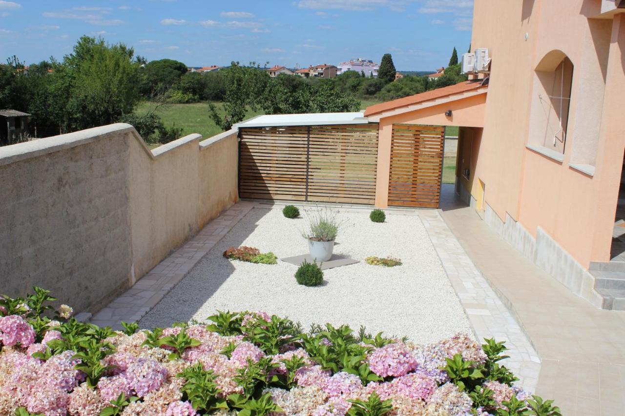 Apartments With A Parking Space Valbandon, Fazana - 7296 Štinjan Buitenkant foto